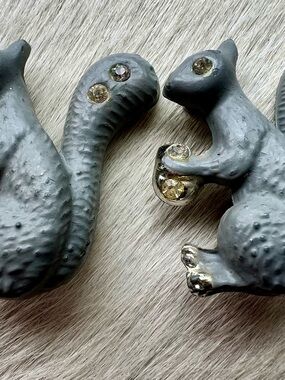 “2” VINTAGE SQUIRREL OINS / GRAY / RHINESTONE ACCENTS